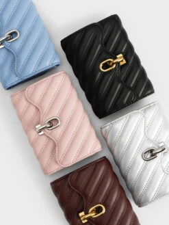 Freja Wavy Metallic Quilted Wallet 10 Freja Wavy Metallic Quilted Wallet -Charles & Keith 2022 L7 CK6 10701257 07 7